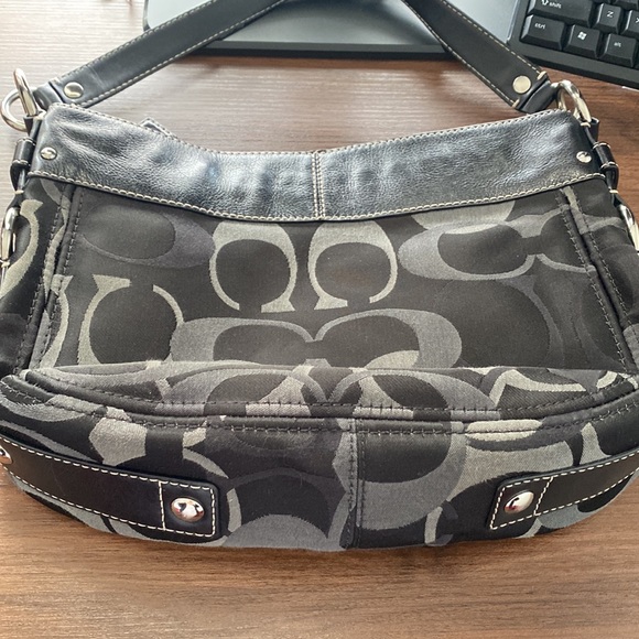 Coach C Shoulder bag - Picture 4 of 4